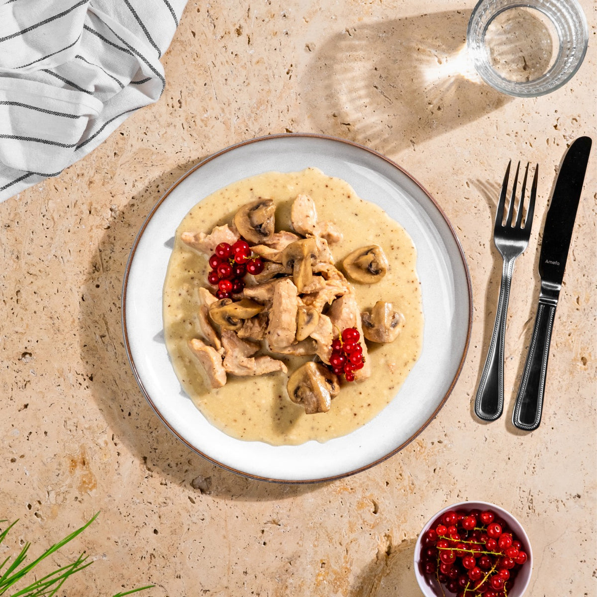 Kalbsgeschnetzeltes in Senfrahm – La Table Manufaktur